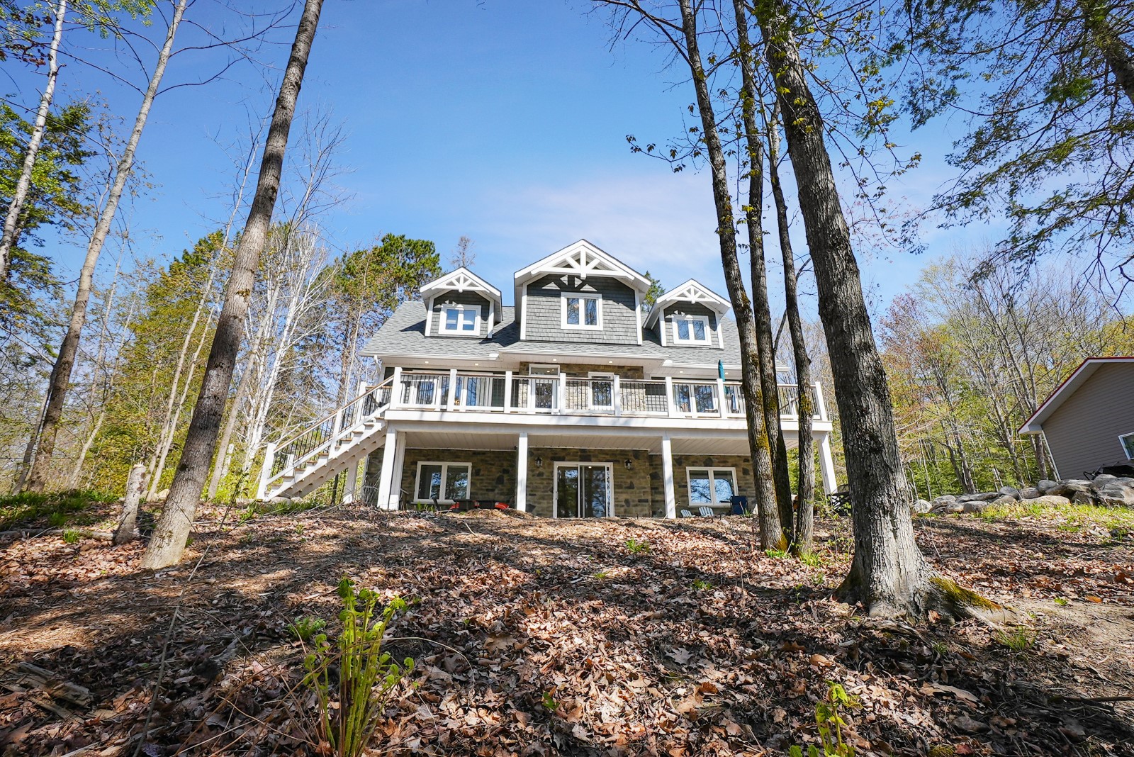 1136 Wonderland Road on Kashagawigamog Lake, Haliburton